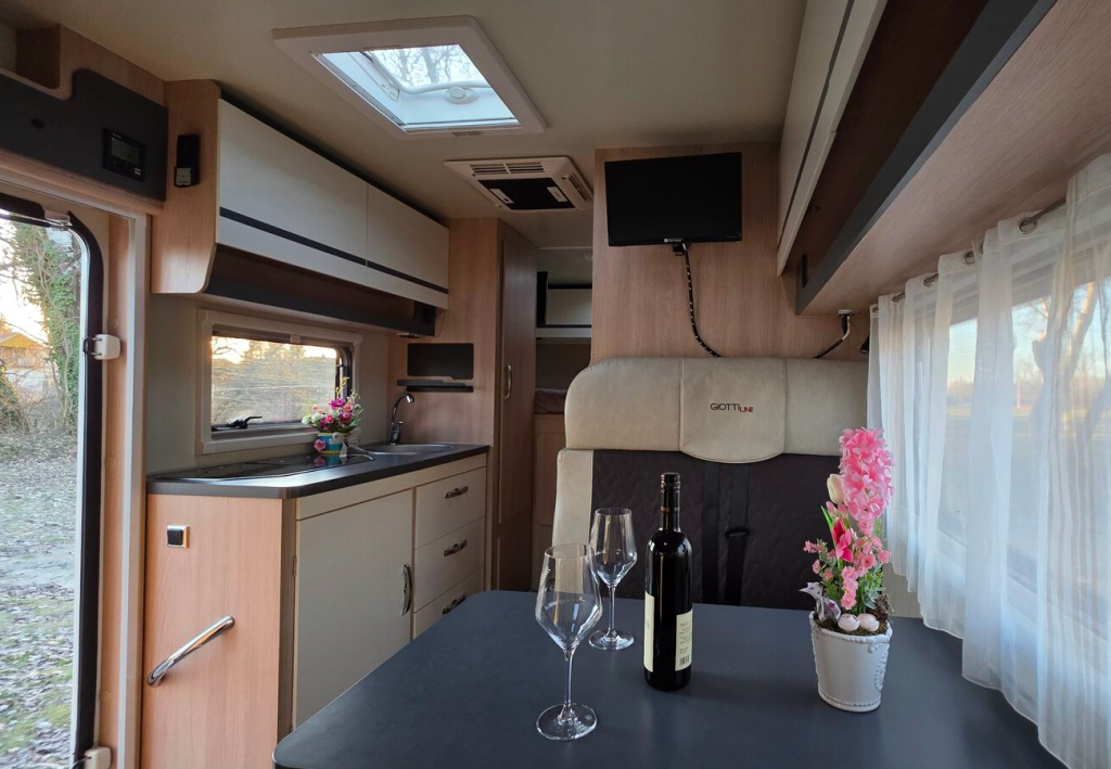 Lakóautó bérlés: bereljlakoautot.hu